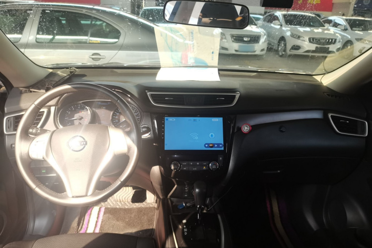 日产 奇骏 2015款 2.0L CVT舒适MAX版 2WD中控内饰7002