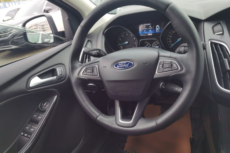 福特 福克斯 2018款 两厢经典 EcoBoost 180 自动精英型中控内饰13