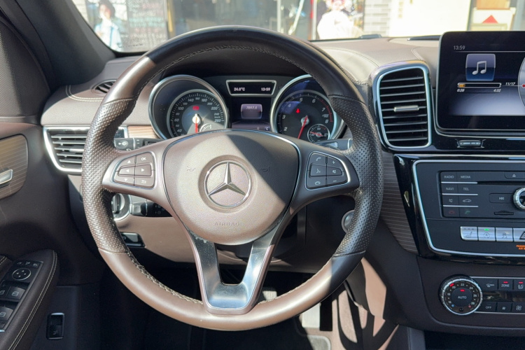 奔驰GLE 2018款 GLE 320 4MATIC 动感型臻藏版局部细节13