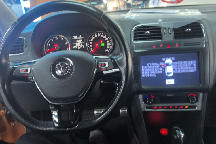大众 2016款 1.6L Cross Polo 自动中控内饰12