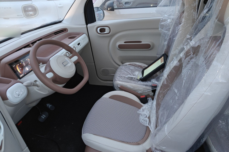 奔腾小马 2026款 222km 萌趣马 Plus中控内饰19