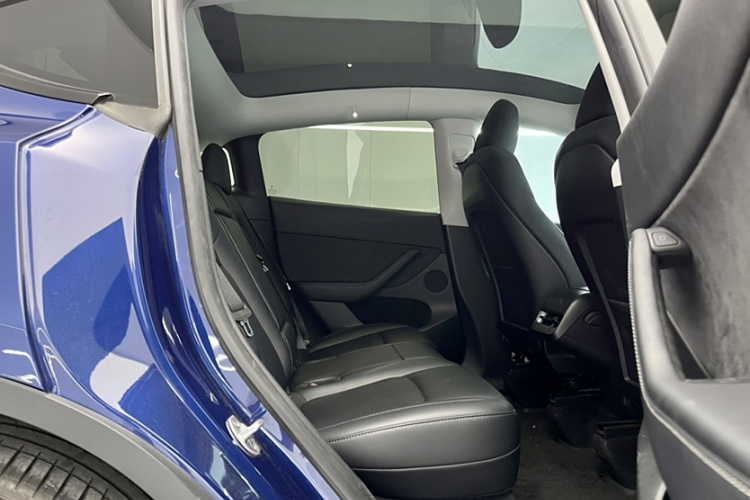 特斯拉 Model Y 2023款 后轮驱动版中控内饰7003