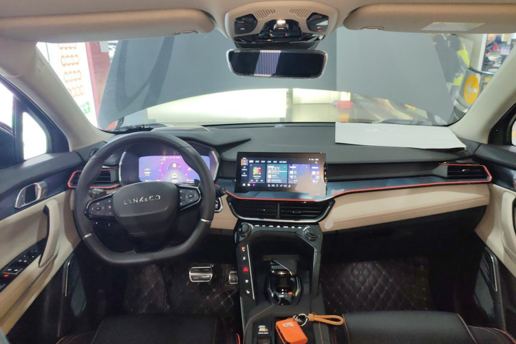 领克06 2020款 1.5T 耀Halo中控内饰12