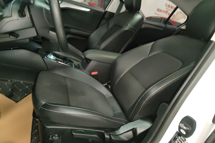 福特 福克斯 2020款 三厢 EcoBoost 180 自动锋潮型中控内饰19