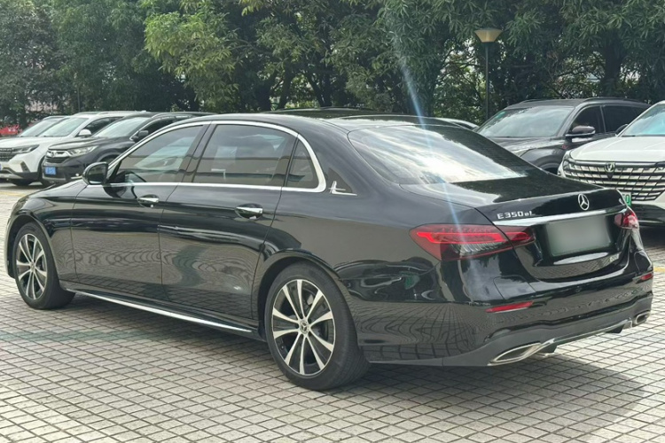 奔驰E级新能源 2023款 E 350 e L 插电式混合动力运动轿车车身外观6007