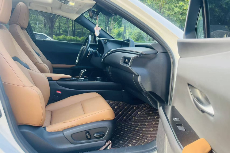 雷克萨斯UX新能源 2020款 300e 纯·享版中控内饰7003