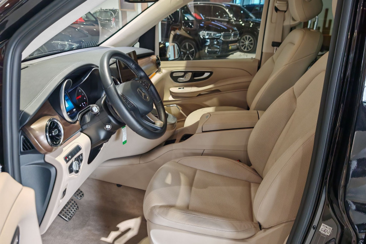 奔驰V级 2020款 V 260 L 长轴距豪华版局部细节19