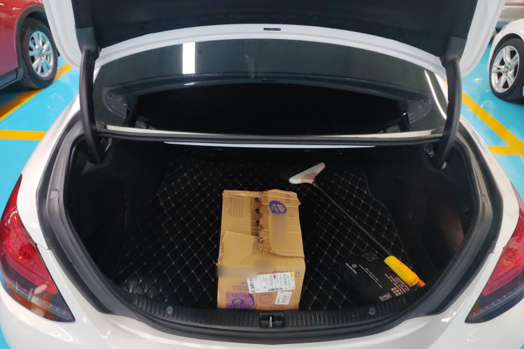 奔驰C级 2021款 C 260 L 运动星耀臻藏版机舱底盘23