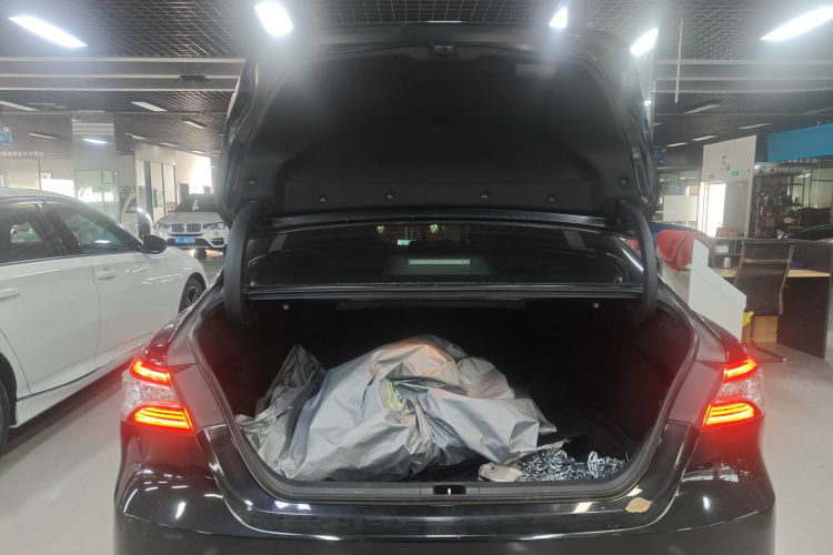 丰田 凯美瑞 2018款 2.5G 豪华版机舱底盘23