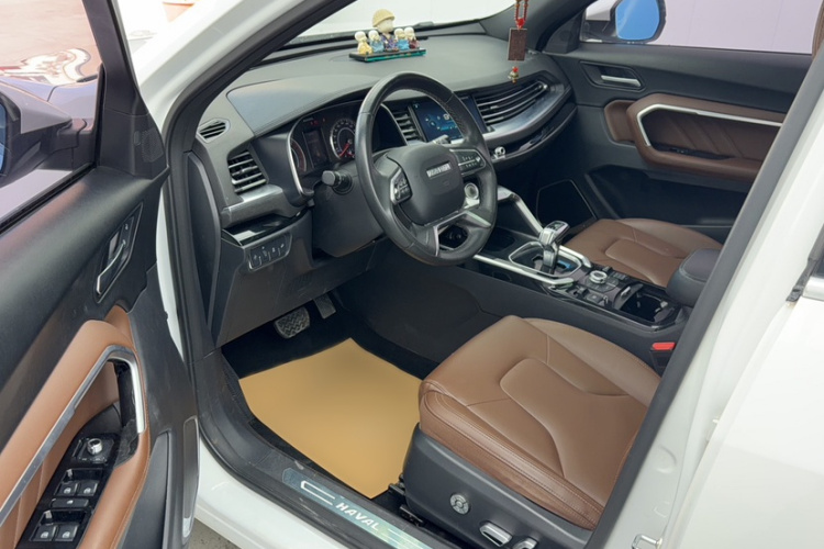 哈弗H6 2017款 蓝标 2.0T 自动两驱智尚型中控内饰7012