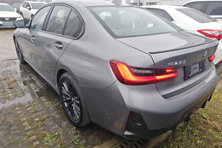 宝马3系 2023款 330i M运动曜夜套装车身外观6003