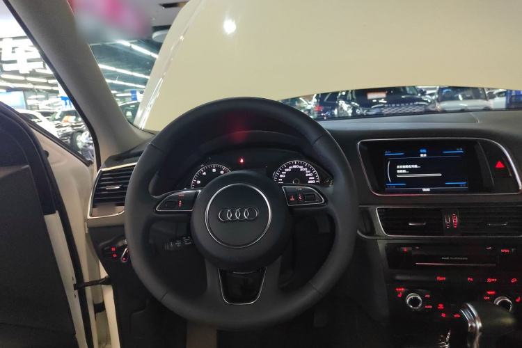 奥迪Q5 2017款 Plus 40 TFSI 舒适型中控内饰13