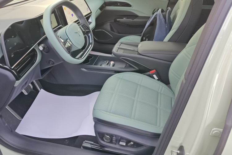 红旗EH7 2024款 760 Pro+ 四驱版中控内饰19