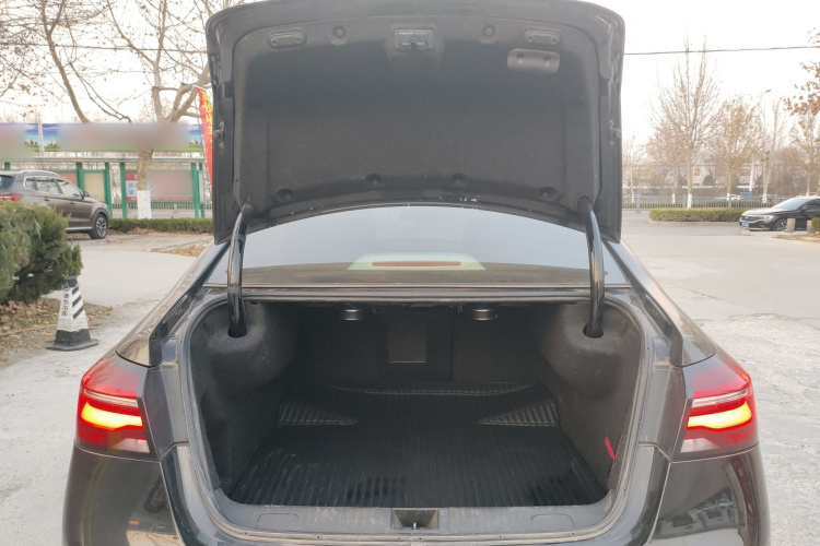 荣威950 2017款 30T 互联网旗舰版机舱底盘23