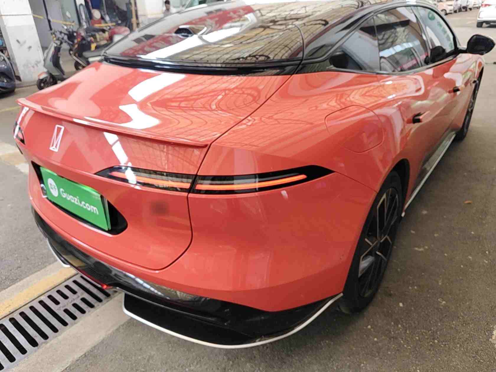 车辆右后45度外观展示