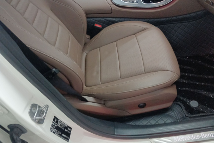 奔驰E级 2020款 E 300 L 运动豪华型局部细节41