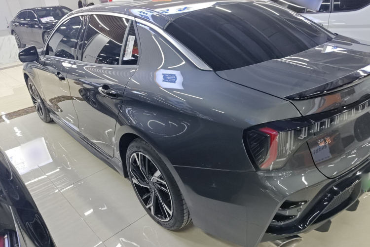 领克03 2025款 1.5TD DCT冠军版Pro车身外观4