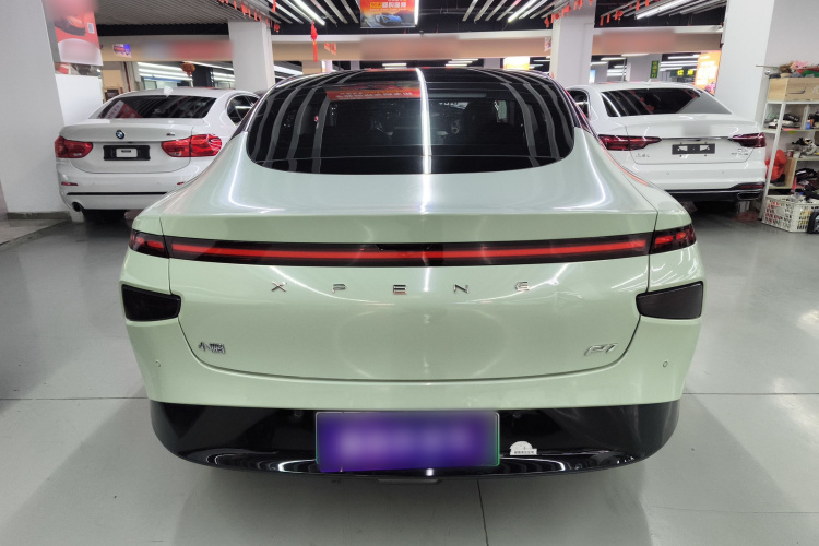 小鹏P7 2022款 625E车身外观6