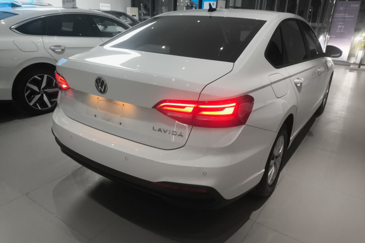 大众 朗逸 2023款 改款 1.5L 自动得逸版车身外观7