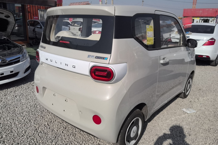 五菱汽车 宏光MINIEV 2024款 第三代 215km 青春版车身外观7