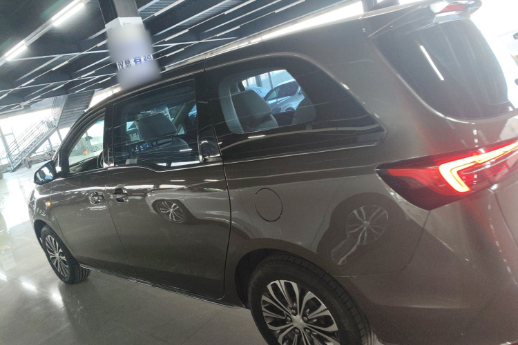 别克GL8 2023款 陆上公务舱 智享型车身外观4