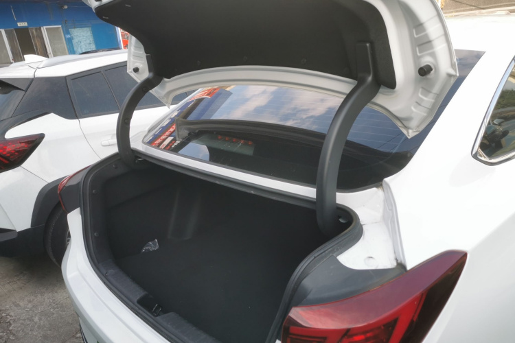 长安 逸动 2021款 PLUS 蓝鲸NE 1.4T GDI DCT尊贵型机舱底盘23