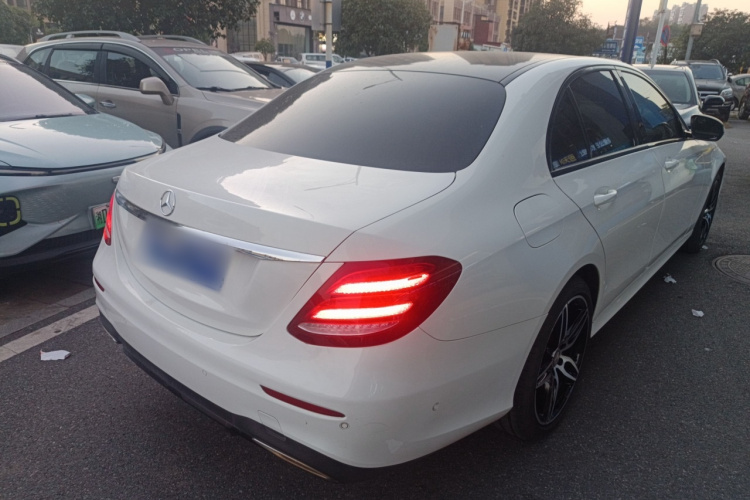 奔驰E级 2017款 E 200 运动型 4MATIC车身外观7