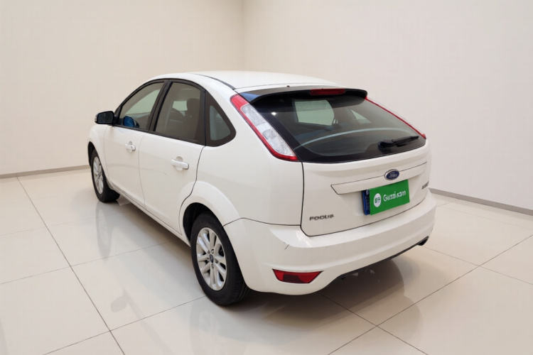 福特 福克斯 2013款 两厢经典 1.8L 自动基本型车身外观5