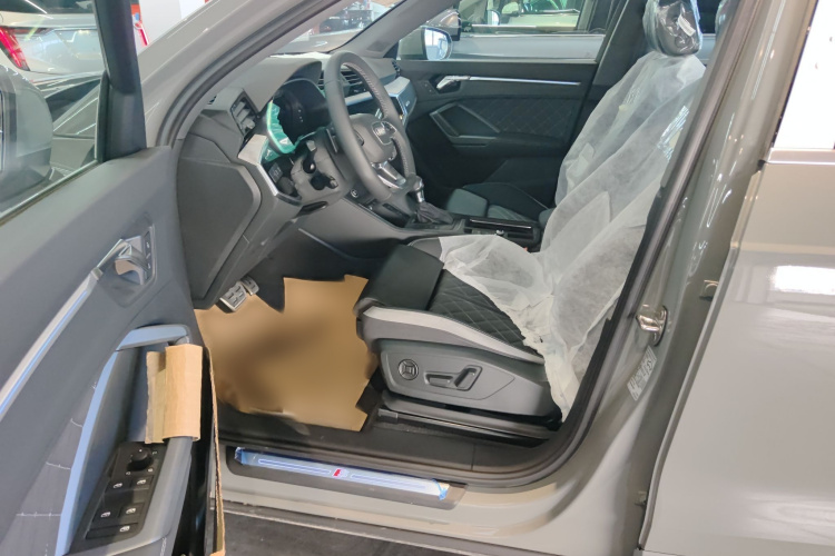 奥迪Q3 2023款 改款 40 TFSI 时尚动感型中控内饰7002