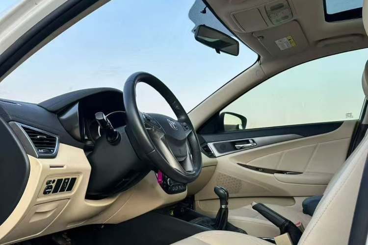 长安 逸动 2016款 1.6L 手动风尚型中控内饰7003