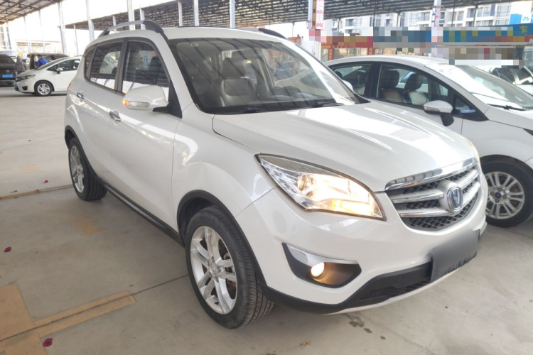 长安CS35 2015款 1.6L 自动豪华型 国V车身外观3