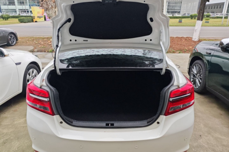 丰田 威驰 2017款 1.5L CVT创行版机舱底盘23