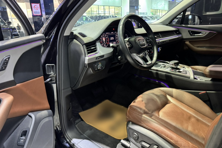 奥迪Q7 2018款 45 TFSI 技术型中控内饰7005