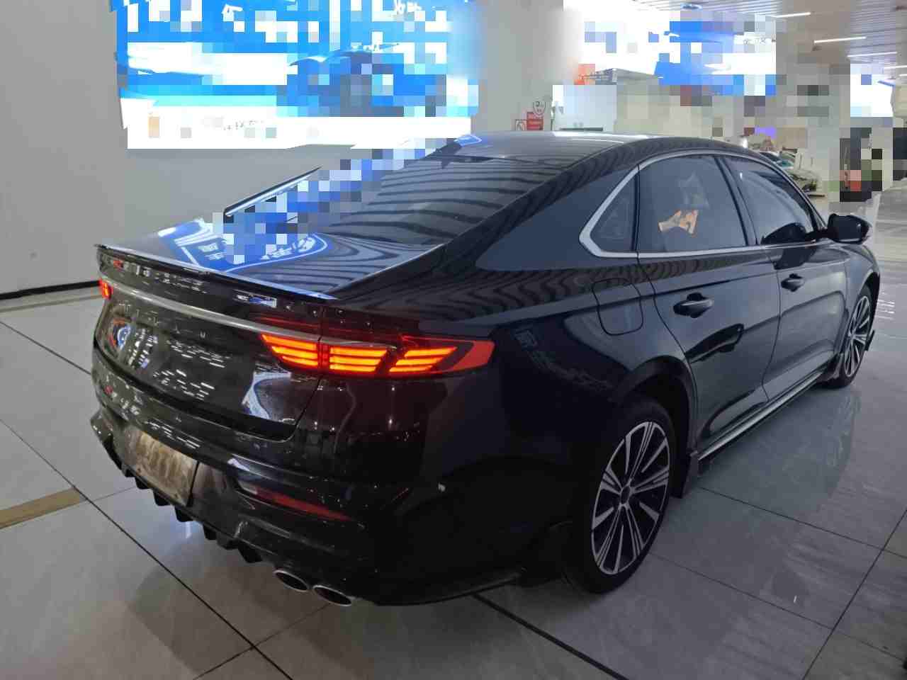车辆右后45度外观展示