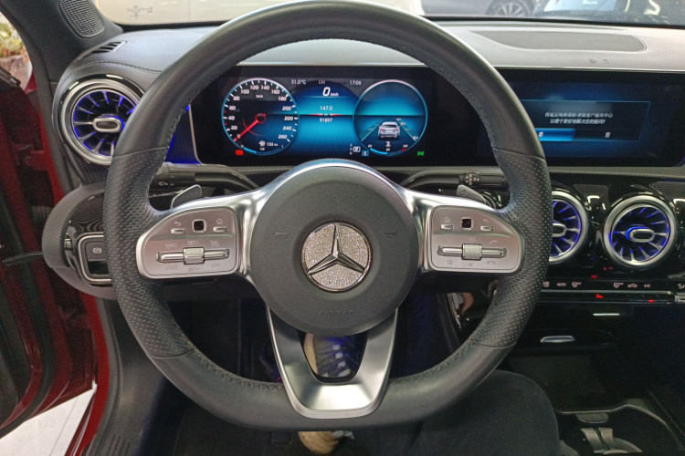 奔驰A级 2020款 A 200 L 运动轿车中控内饰13