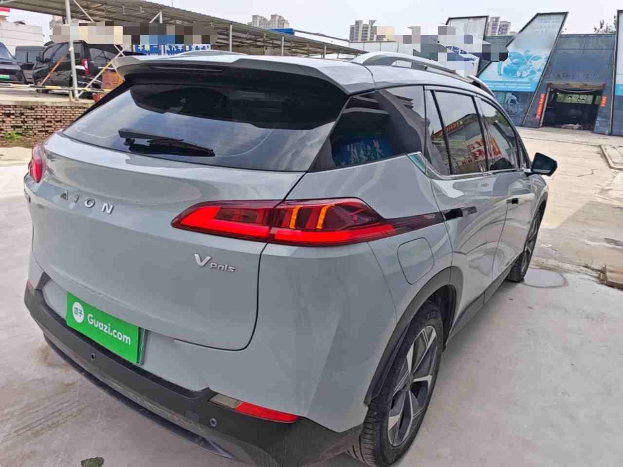 车辆右后45度外观展示