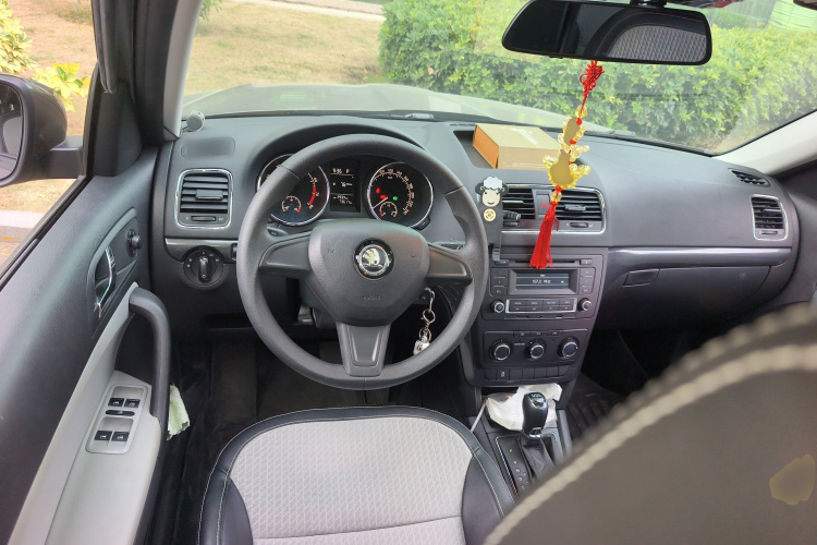 斯柯达 Yeti 2017款 TSI280 DSG前行版中控内饰13