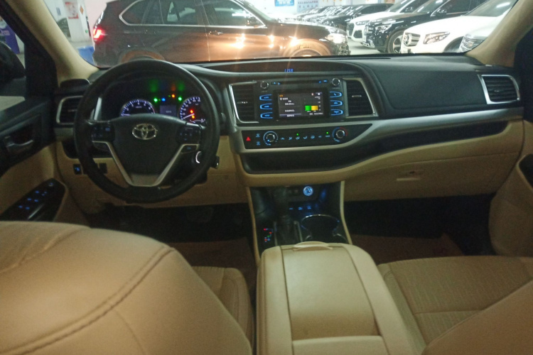 丰田 汉兰达 2018款 2.0T 四驱精英版 7座 国VI中控内饰12