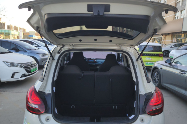 五菱汽车 五菱缤果 2023款 203km 轻享款机舱底盘23