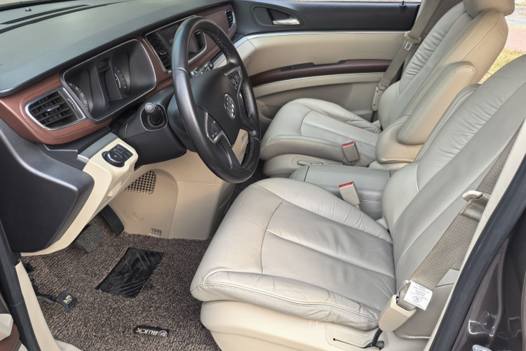 别克GL8 2017款 25S 尊贵型 国V中控内饰7003