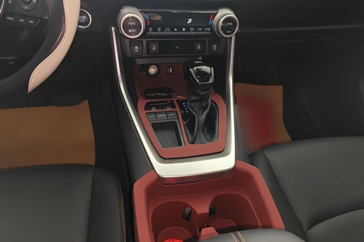 丰田 RAV4荣放 2024款 2.0L CVT两驱风尚Plus版局部细节18