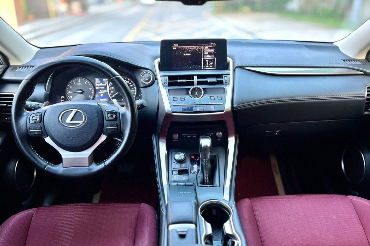 雷克萨斯NX 2018款 200 前驱 锋行版 国VI中控内饰7001