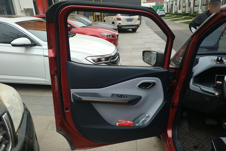 宝骏E200 2020款 305KM 智行版中控内饰7008