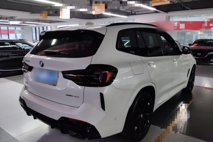 宝马X3 2022款 改款二 xDrive30i 尊享型 M曜夜套装车身外观6005