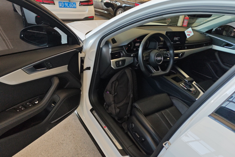 奥迪A4L 2022款 40 TFSI 豪华动感型中控内饰20