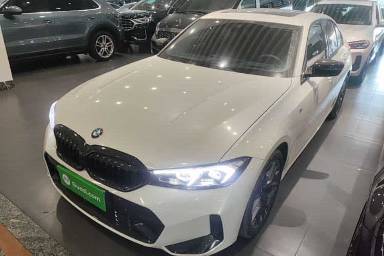 宝马3系 2025款 330i M运动曜夜套装车身外观1