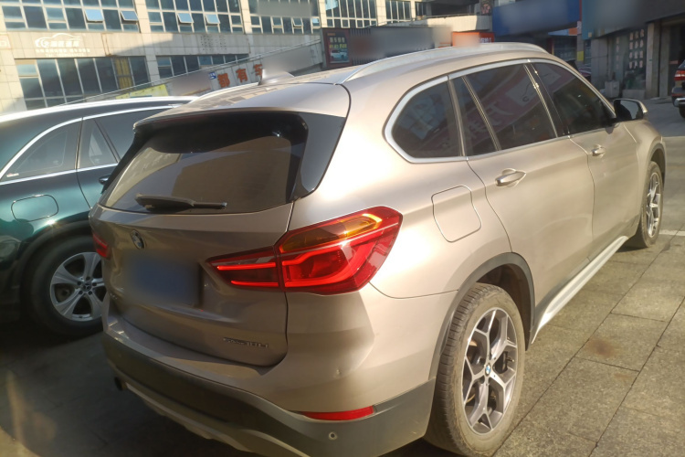 宝马X1 2019款 sDrive18Li 尊享型车身外观6