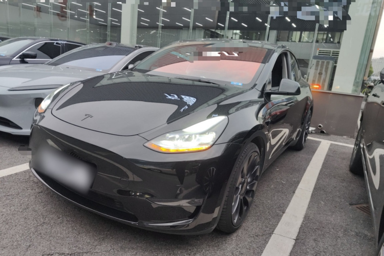 特斯拉 Model Y 2022款 Performance高性能全轮驱动版车身外观1