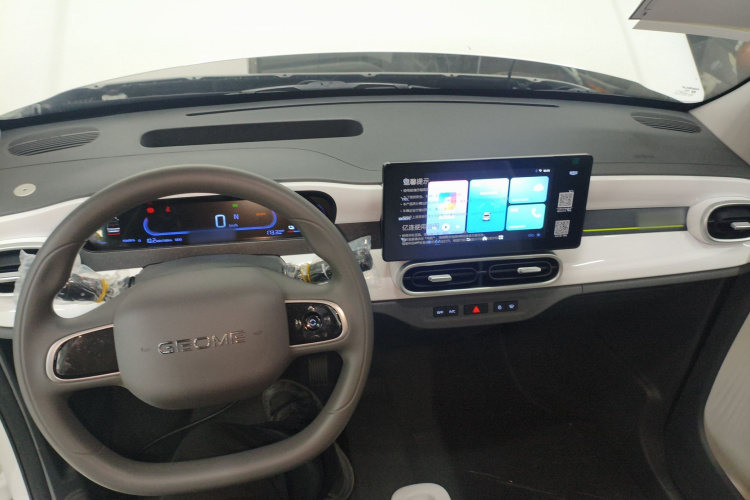 吉利银河 熊猫 2025款 210km 元气熊中控内饰7002