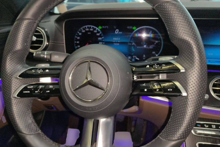 奔驰E级 2022款 改款二 E 260 L 运动型中控内饰13